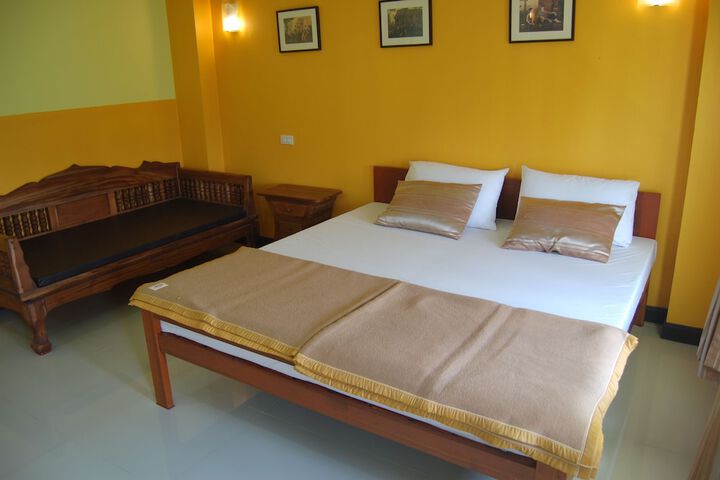 Room 11 of 42