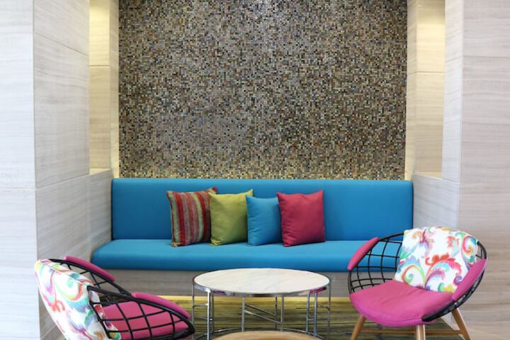 Lobby lounge