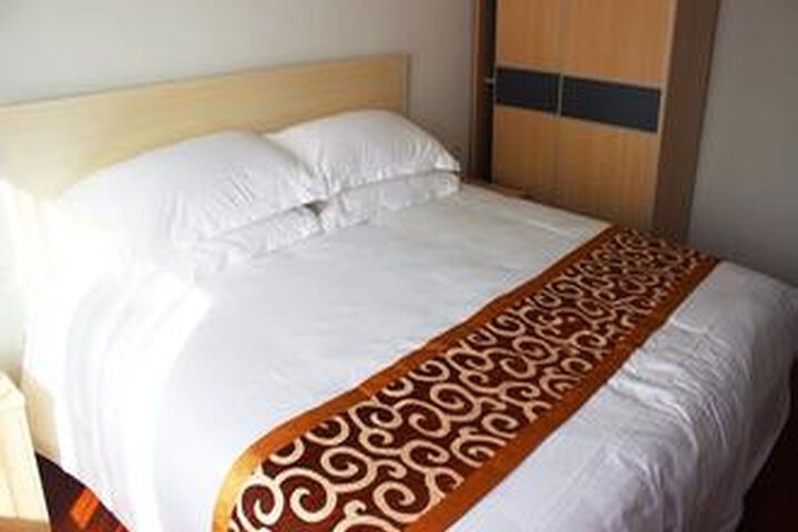 Room 4 of 8