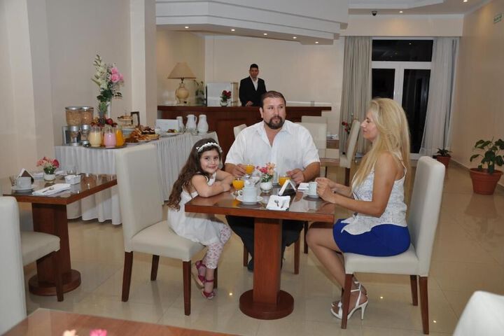Dining 11 of 30