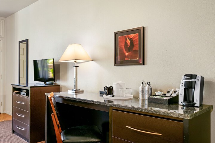 Room 42 of 165
