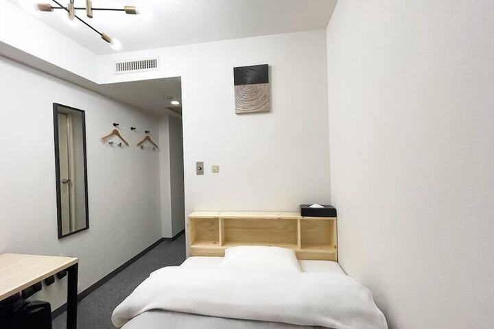 Room 8 of 33