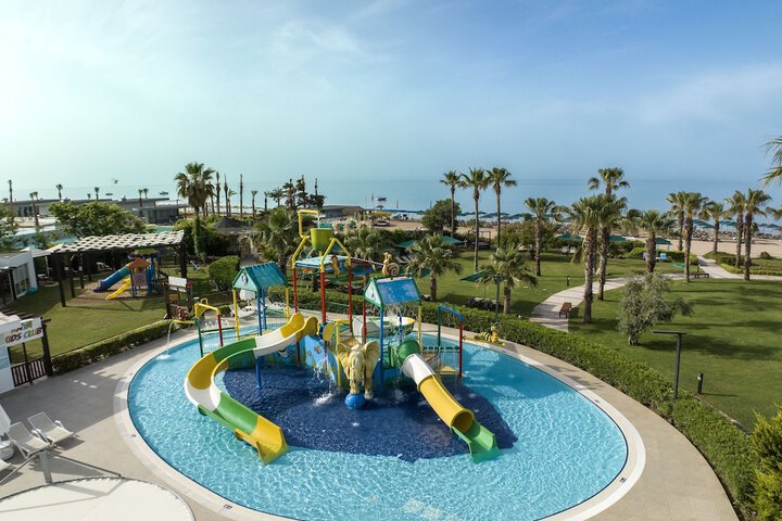 Hotel Pool