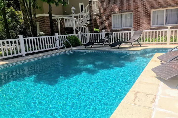 Pool 10 of 17