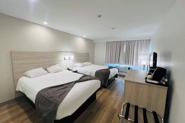 Room 4 of 16