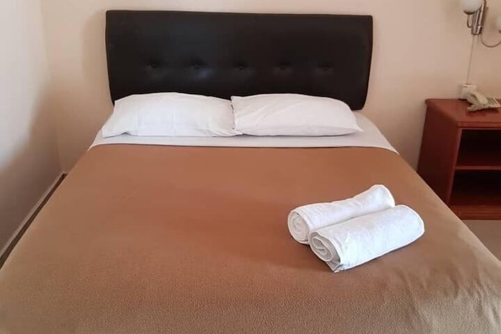 Room 13 of 37