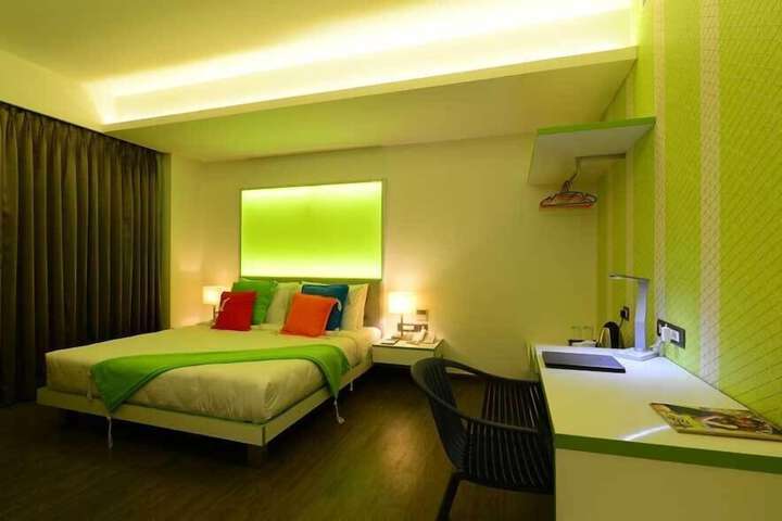 Room 12 of 33