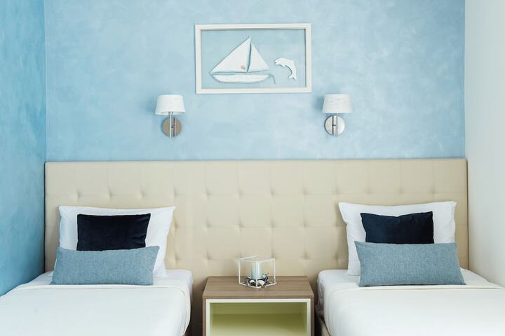 Room 44 of 166