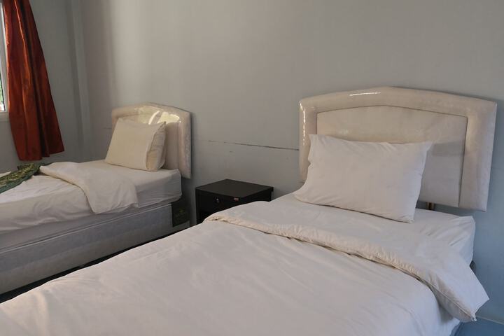 Room 2 of 27