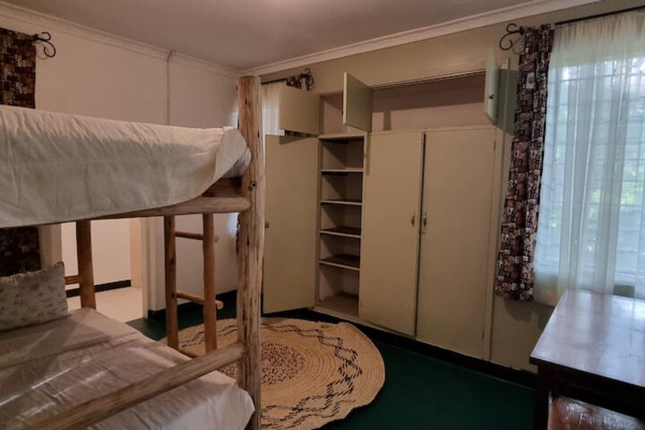 Room 8 of 33