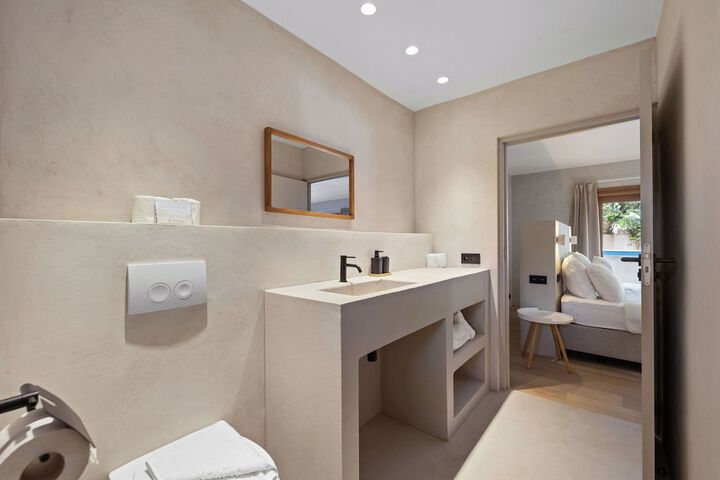 Room 52 of 81