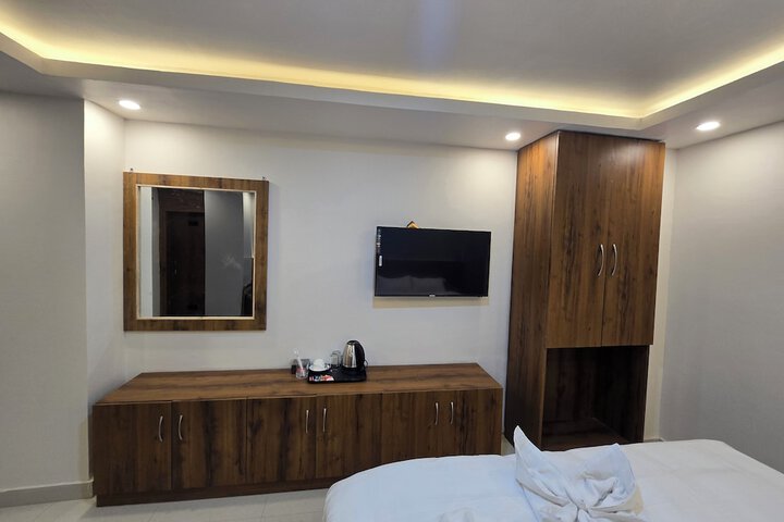 Room 14 of 19