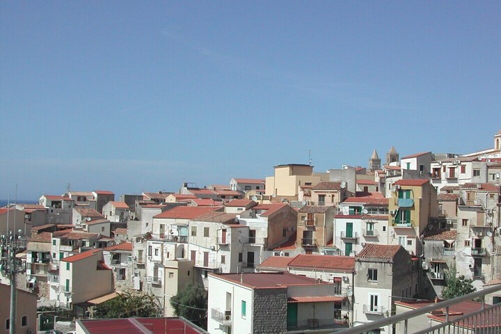 Hero Image 1 of 1