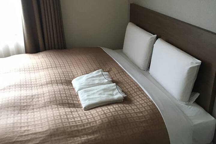 Room 13 of 37
