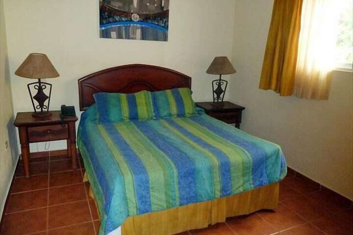 Room 9 of 37