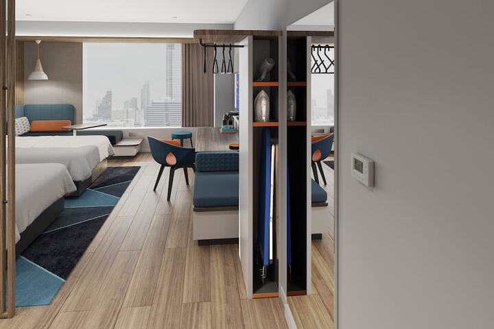 Room 2 of 35