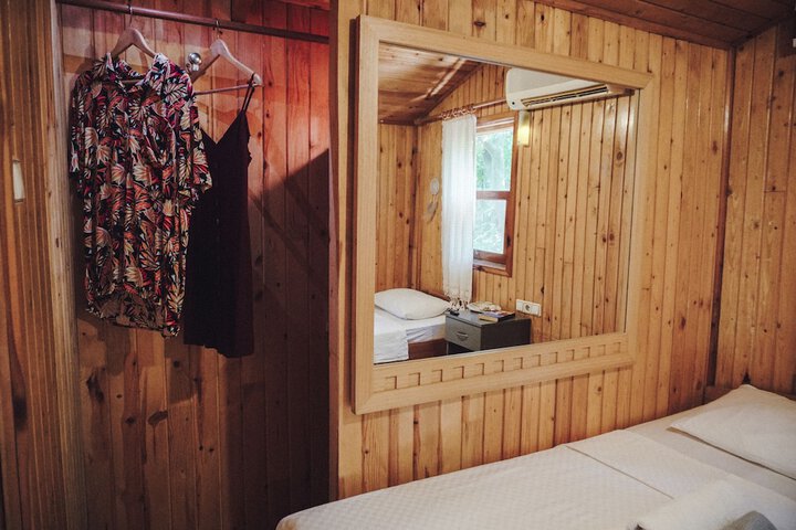 Room 8 of 66