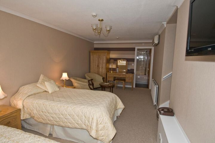 Room 12 of 32