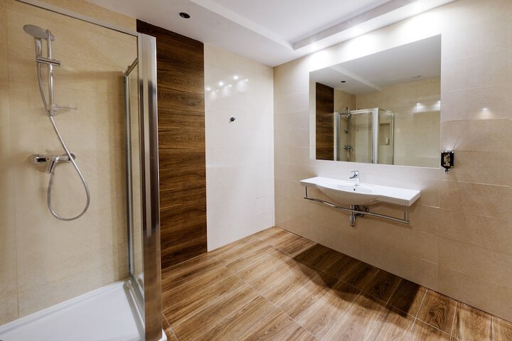 Room 16 of 40