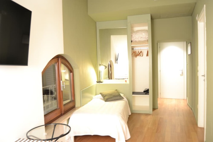 Room 28 of 93
