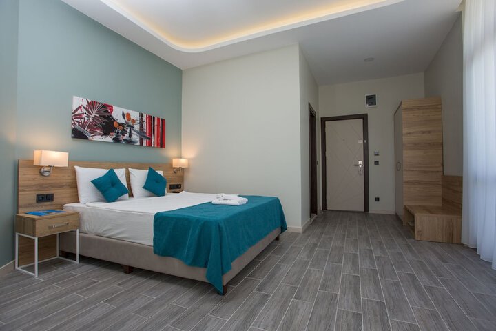 Room 8 of 47