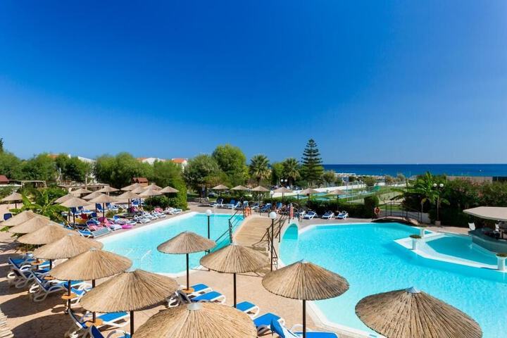 Hotel Pool