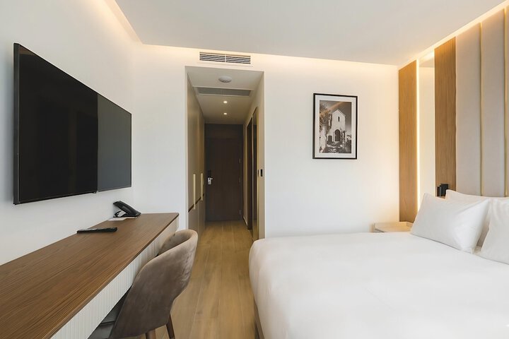 Room 62 of 211