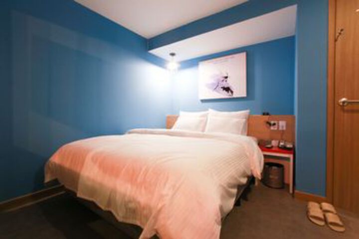 Room 13 of 44
