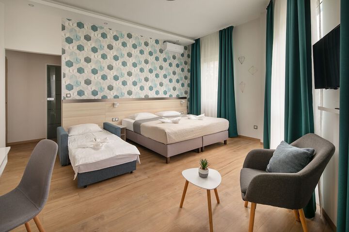 Room 6 of 48