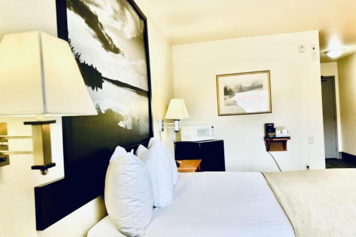 Room 10 of 14