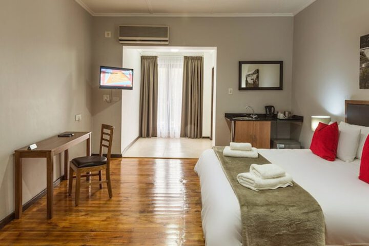 Room 4 of 34