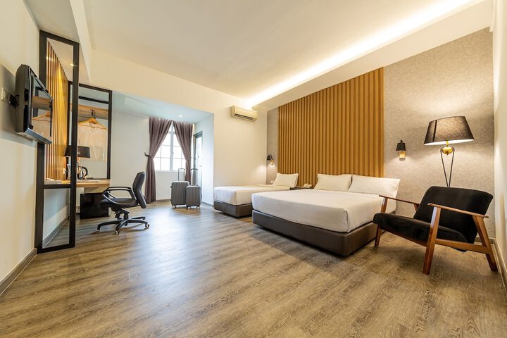 Room 13 of 30