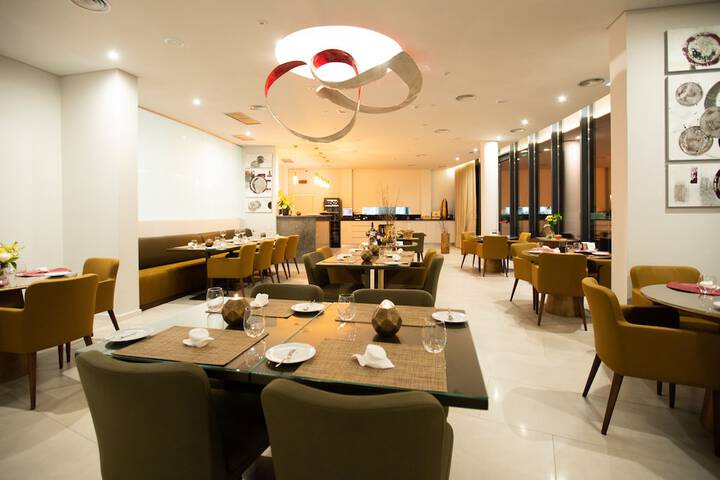 Dining 42 of 65