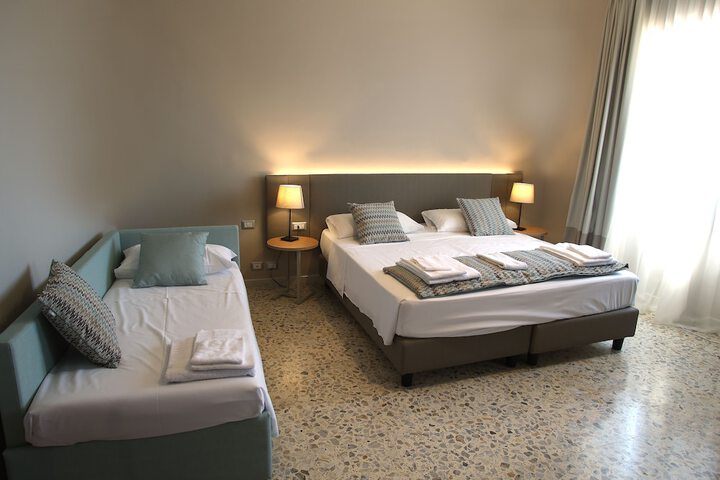 Room 16 of 50