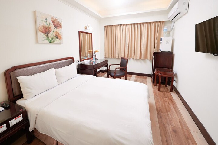 Room 12 of 38