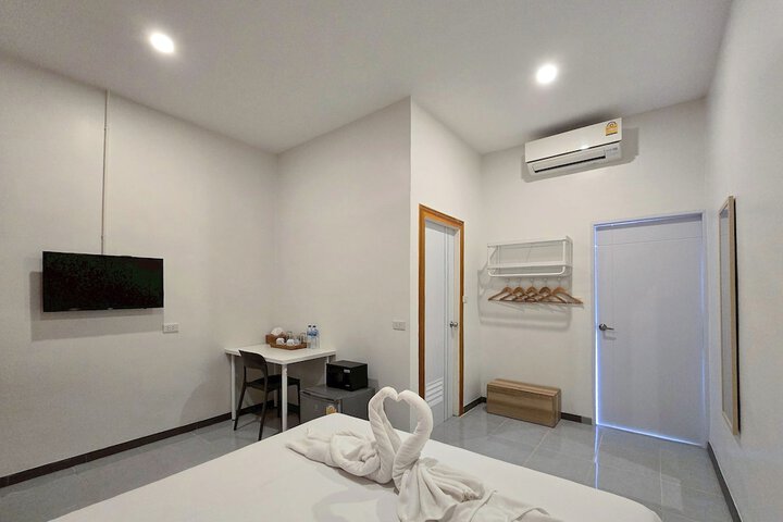 Room 28 of 100