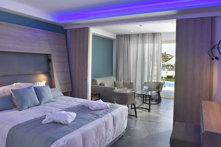 Room 10 of 77
