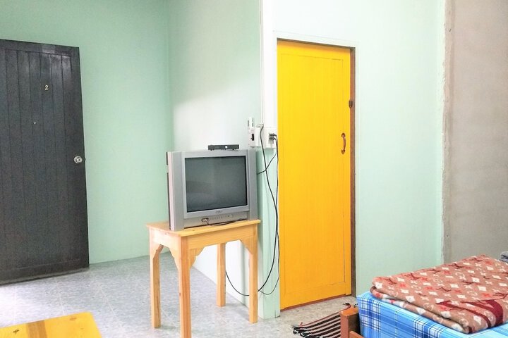 Room 8 of 9