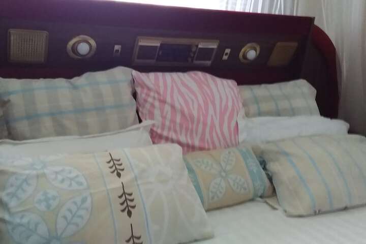 Room 4 of 17