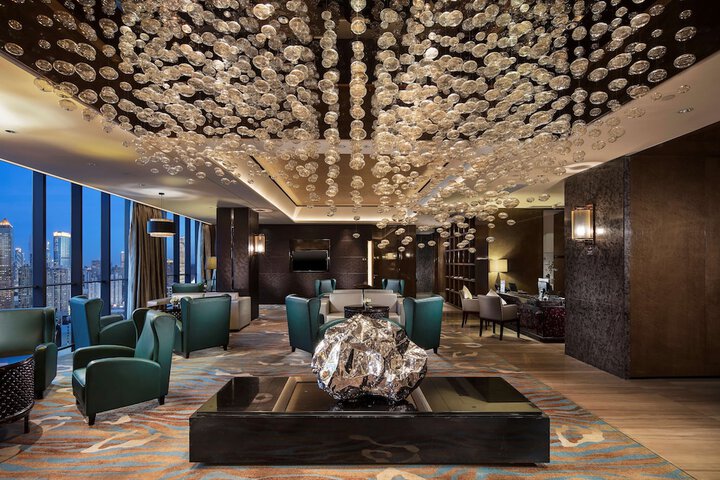Lounge 118 of 133
