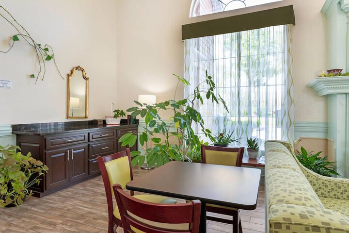 Entrance & Lobby