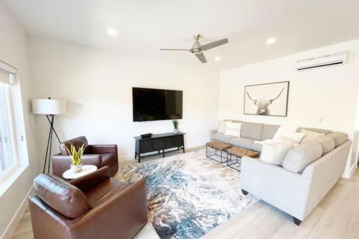 Photo of New Family-Friendly Townhome w / Pool & Hot Tub