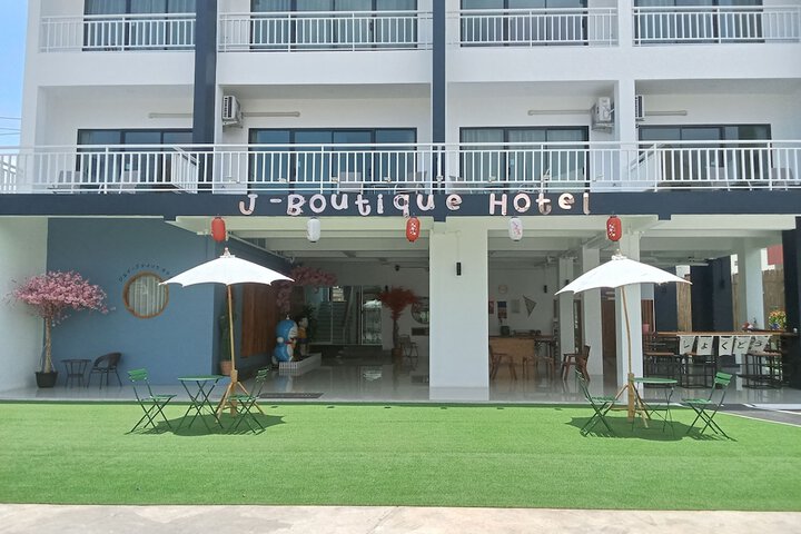 Hotel 72 of 77