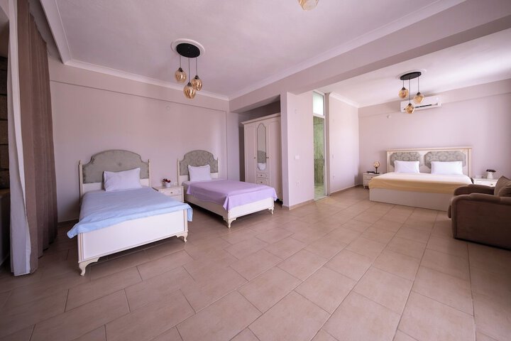 Room 4 of 48