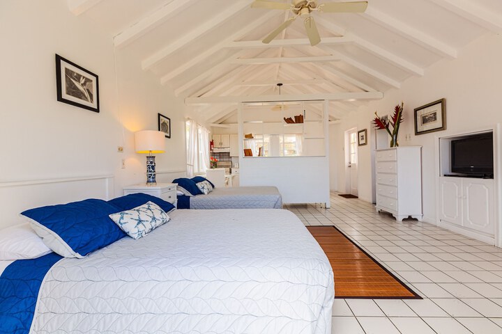 Room 4 of 12