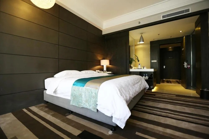 Room 3 of 20