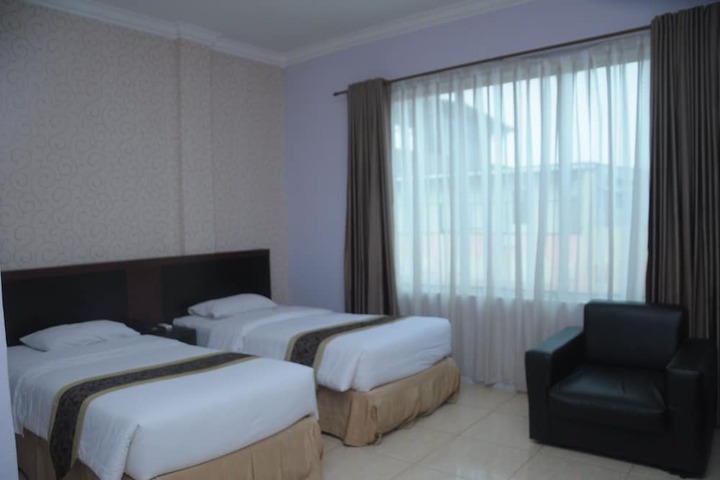 Room 9 of 14