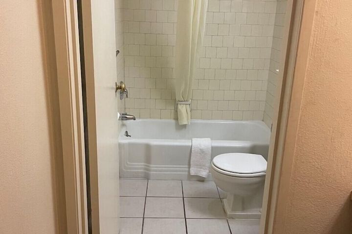Room 18 of 34