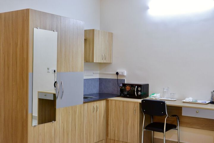 Room 8 of 16