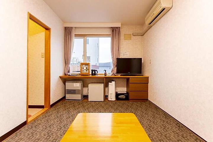 Room 12 of 26